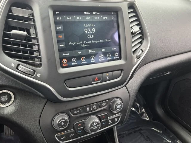 Used 2022 Gray Jeep Latitude Lux image 21
