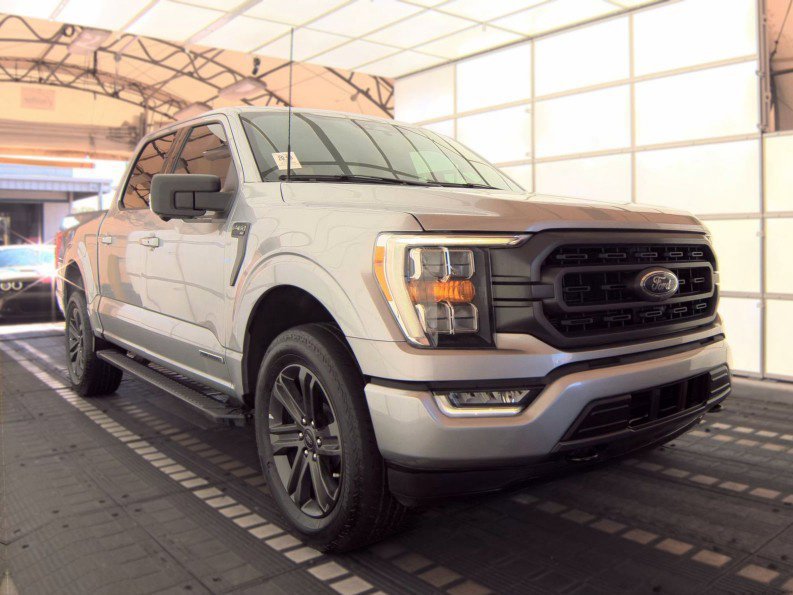Used 2023 Silver Ford XLT image 1