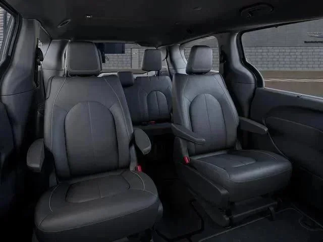 2026 Chrysler Voyager LX - Photo 9