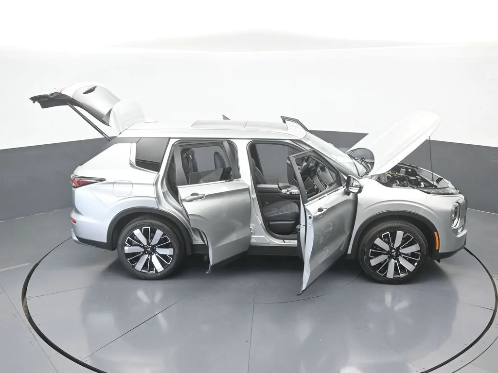 New 2026 Silver Metallic Mitsubishi SE 1.5T 2WD image 72