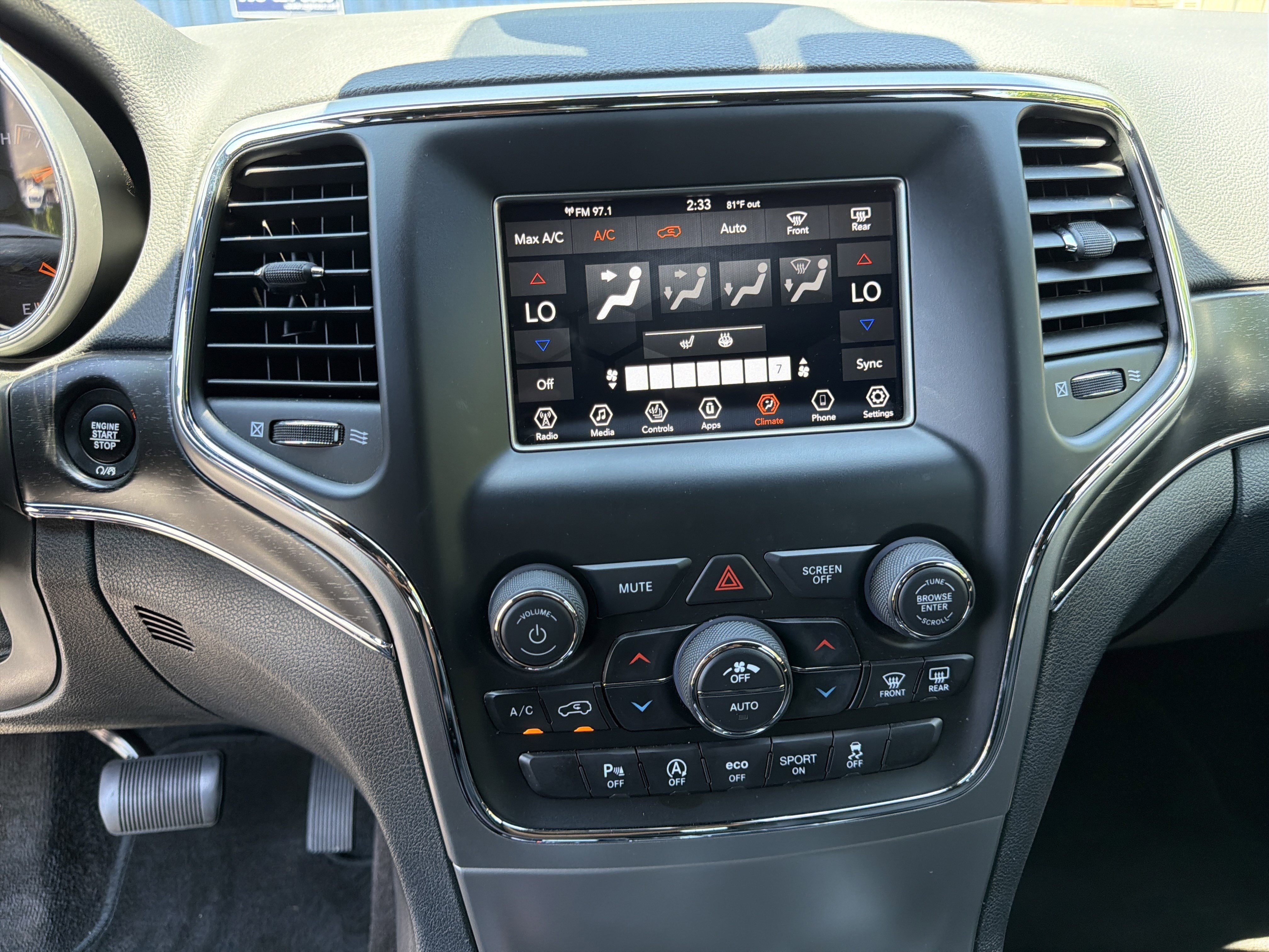 Used 2018 Velvet Red Pearlc Jeep Limited image 27