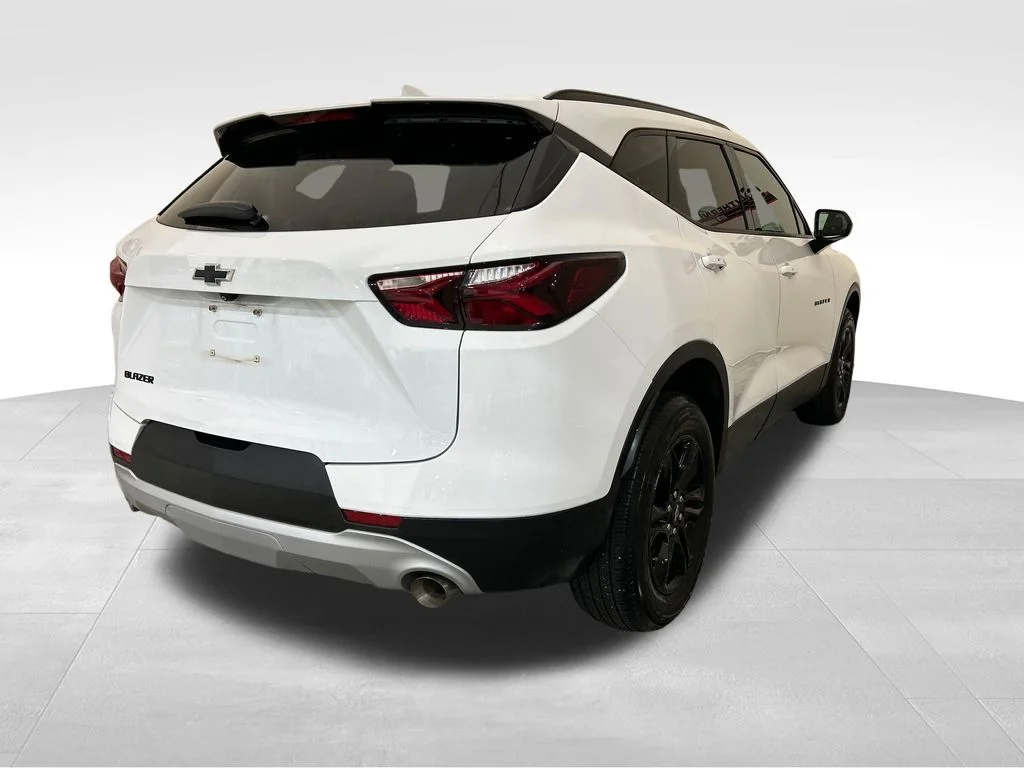 Used 2022 White Chevrolet LT image 5