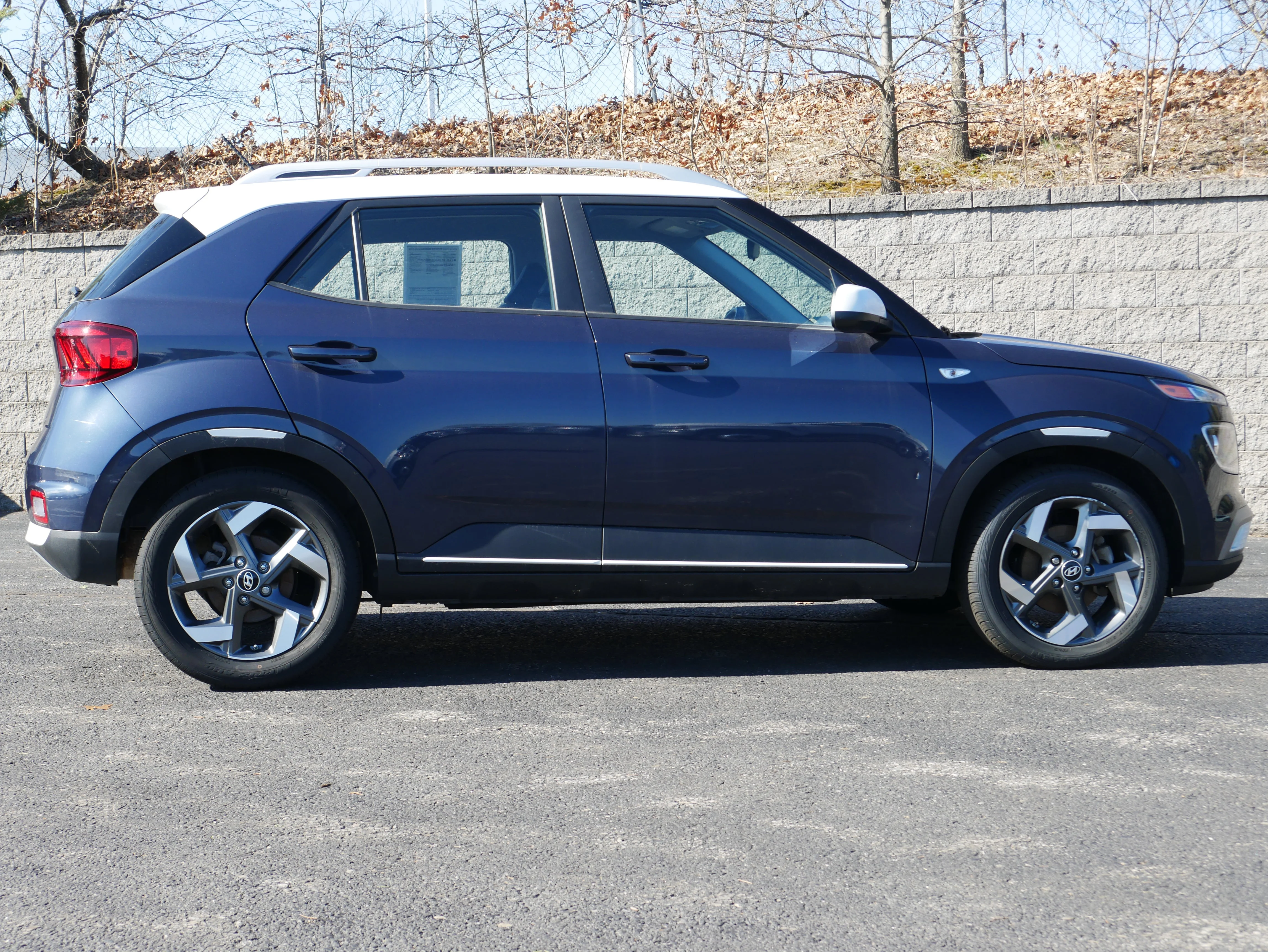 2024 Hyundai Venue Limited - Photo 8