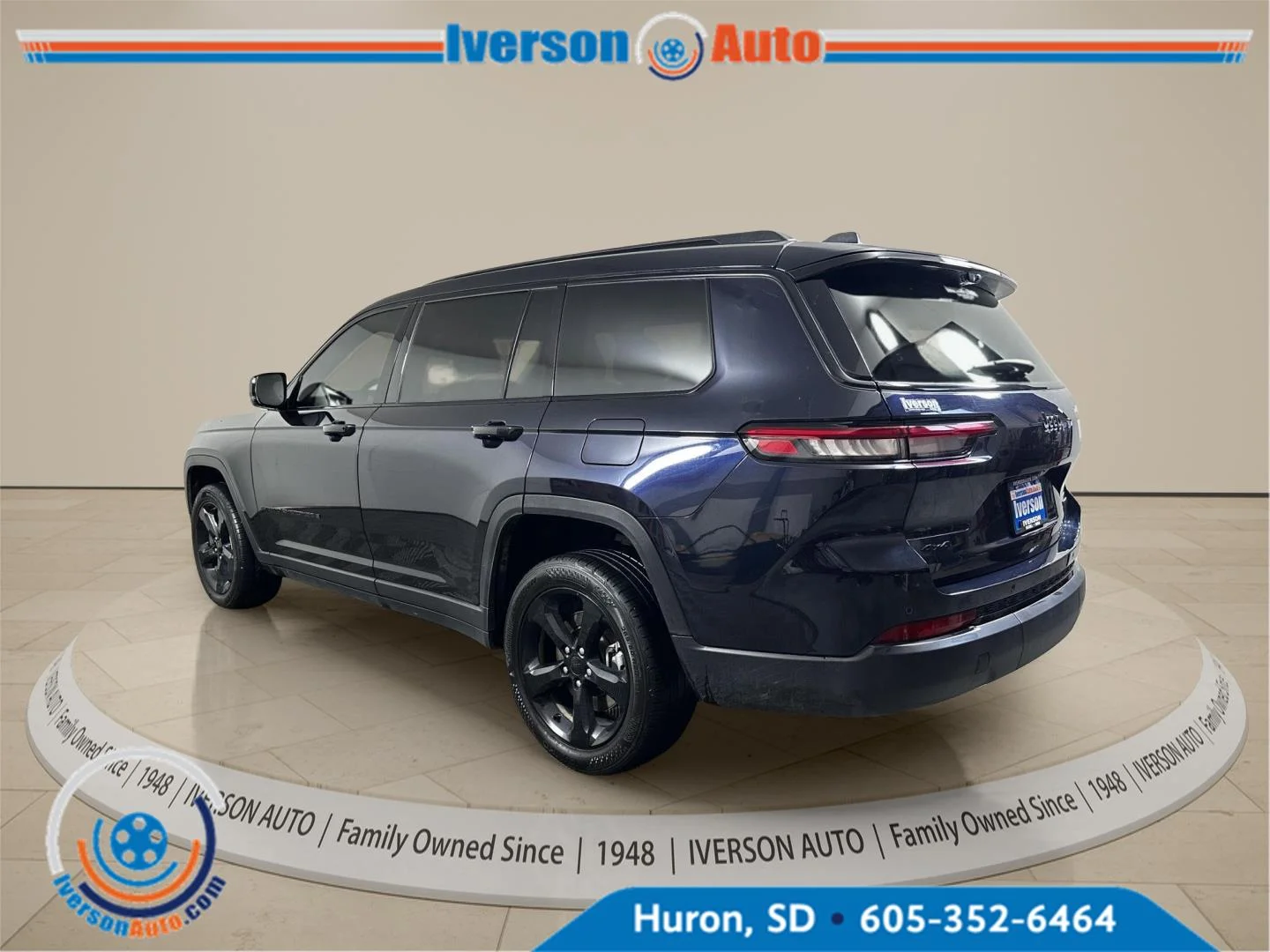 Used 2024 Midnight Sky Jeep Limited image 7