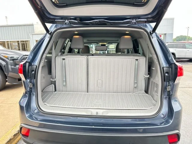Used 2017 Shoreline Mist Toyota XLE image 10
