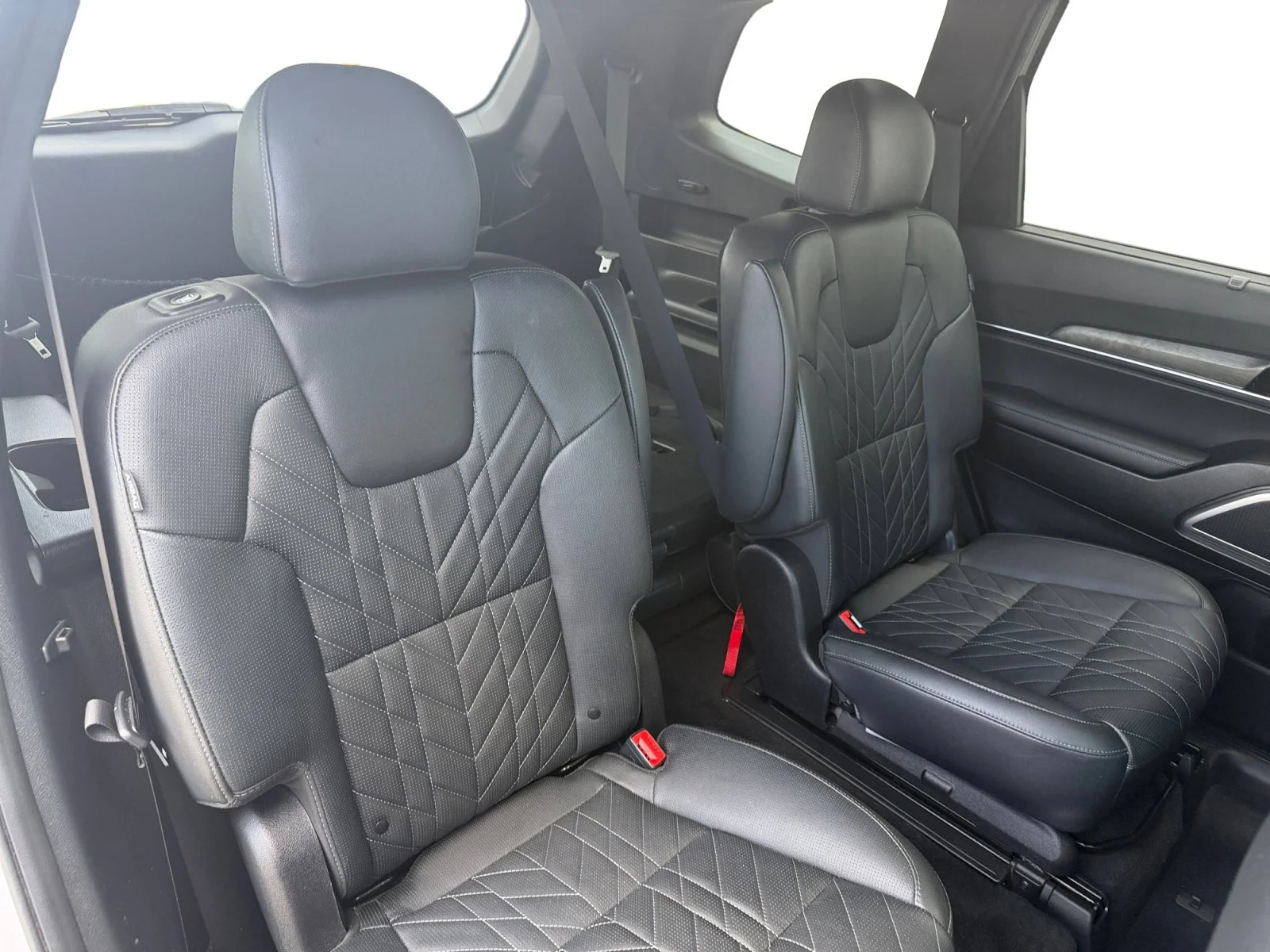 Used 2024 Wolf Gray Kia EX X-Line image 35