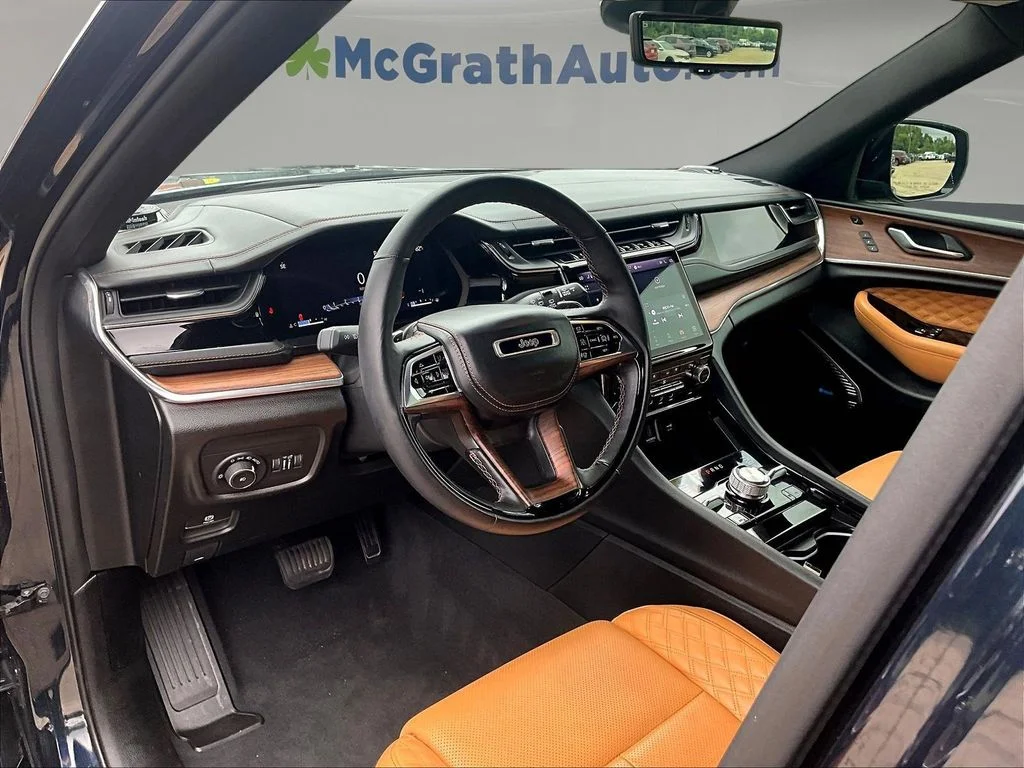 Used 2023 Black Jeep Summit image 21