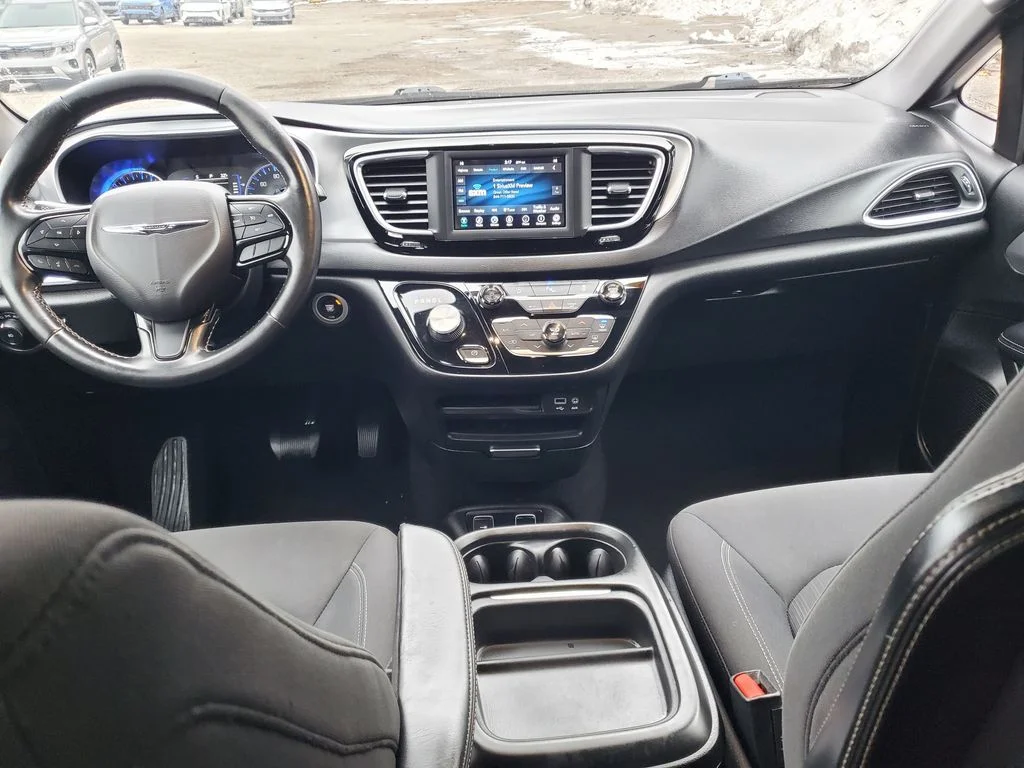Used 2019 Black Chrysler Touring Plus image 5