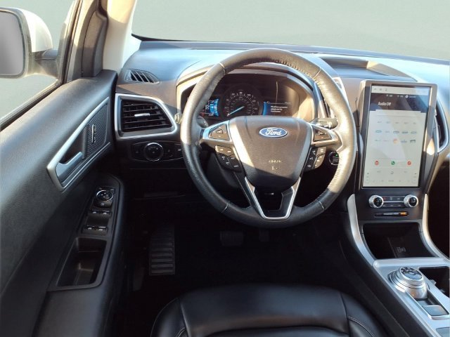 Used 2024  Ford SEL image 4