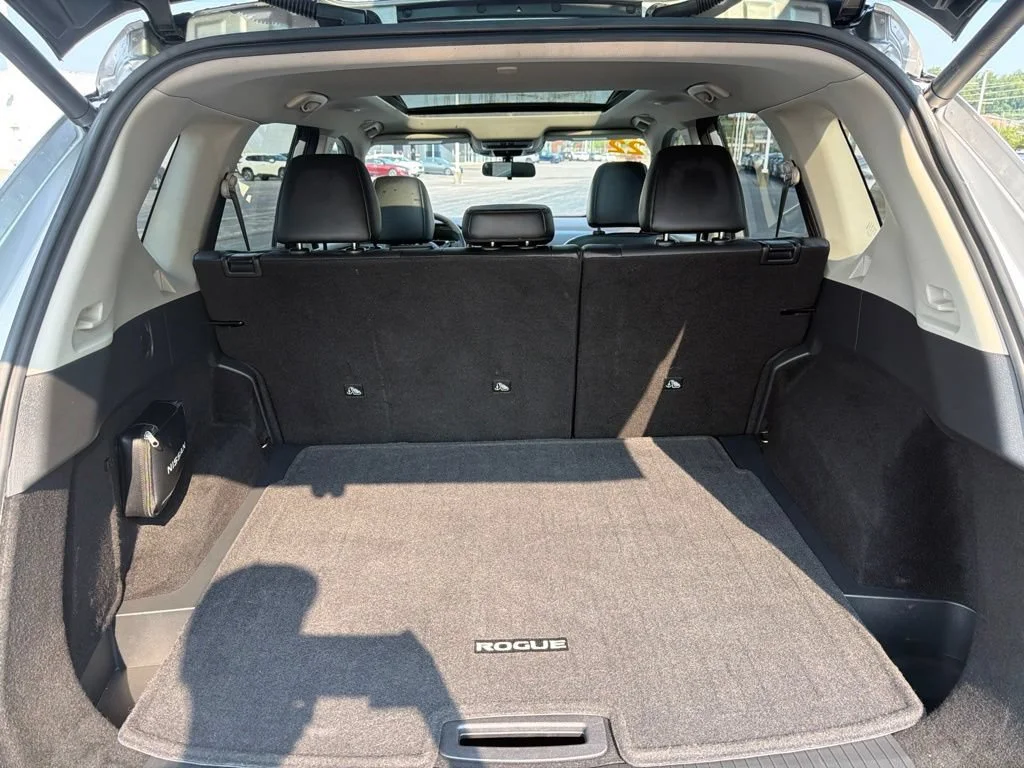 Used 2022 Silver Nissan SV image 8