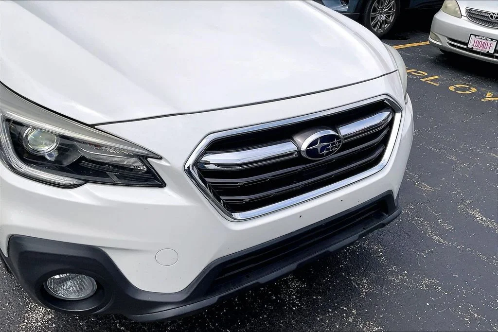 Used 2019 White Subaru 2.5i image 30