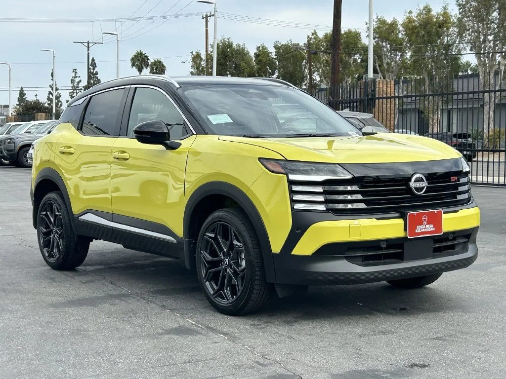New 2026 Yuzu Yellow Metallic / Super Black Two-tone Nissan SR image 5