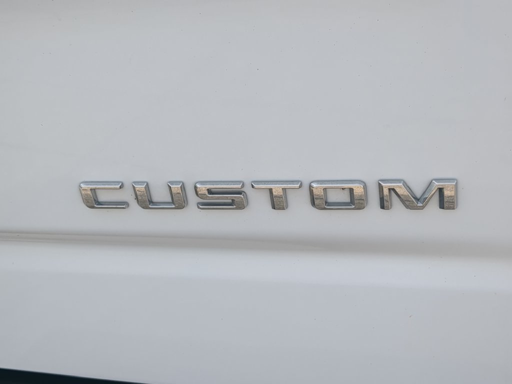 Used 2023 White Chevrolet Custom image 10