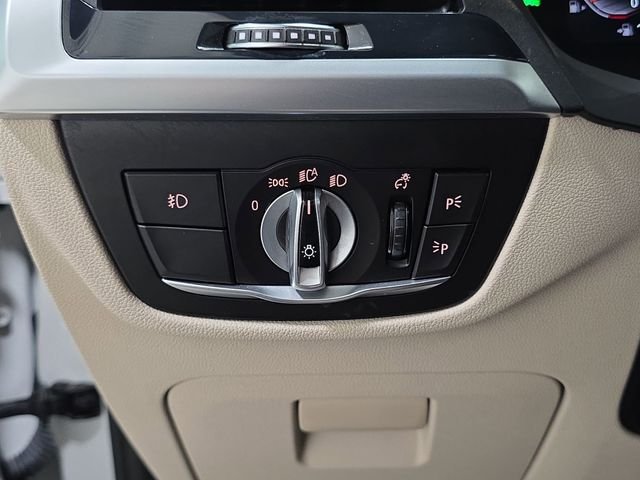 Used 2021 Mineral White Metallic BMW xDrive30i image 25