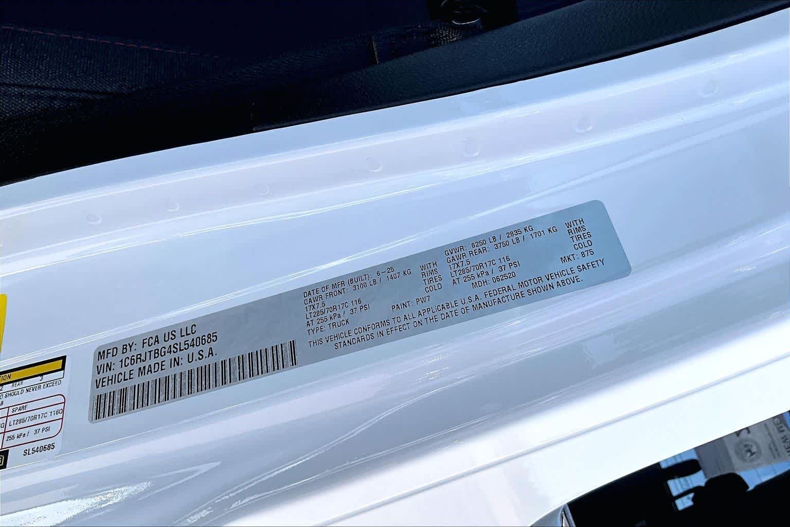 Used 2025 Bright White Clearcoat Jeep Rubicon image 31