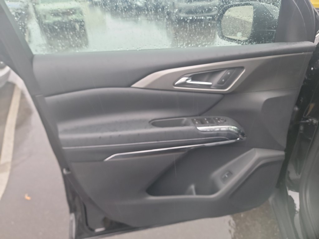 2027 Chevrolet Traverse LT - Photo 11