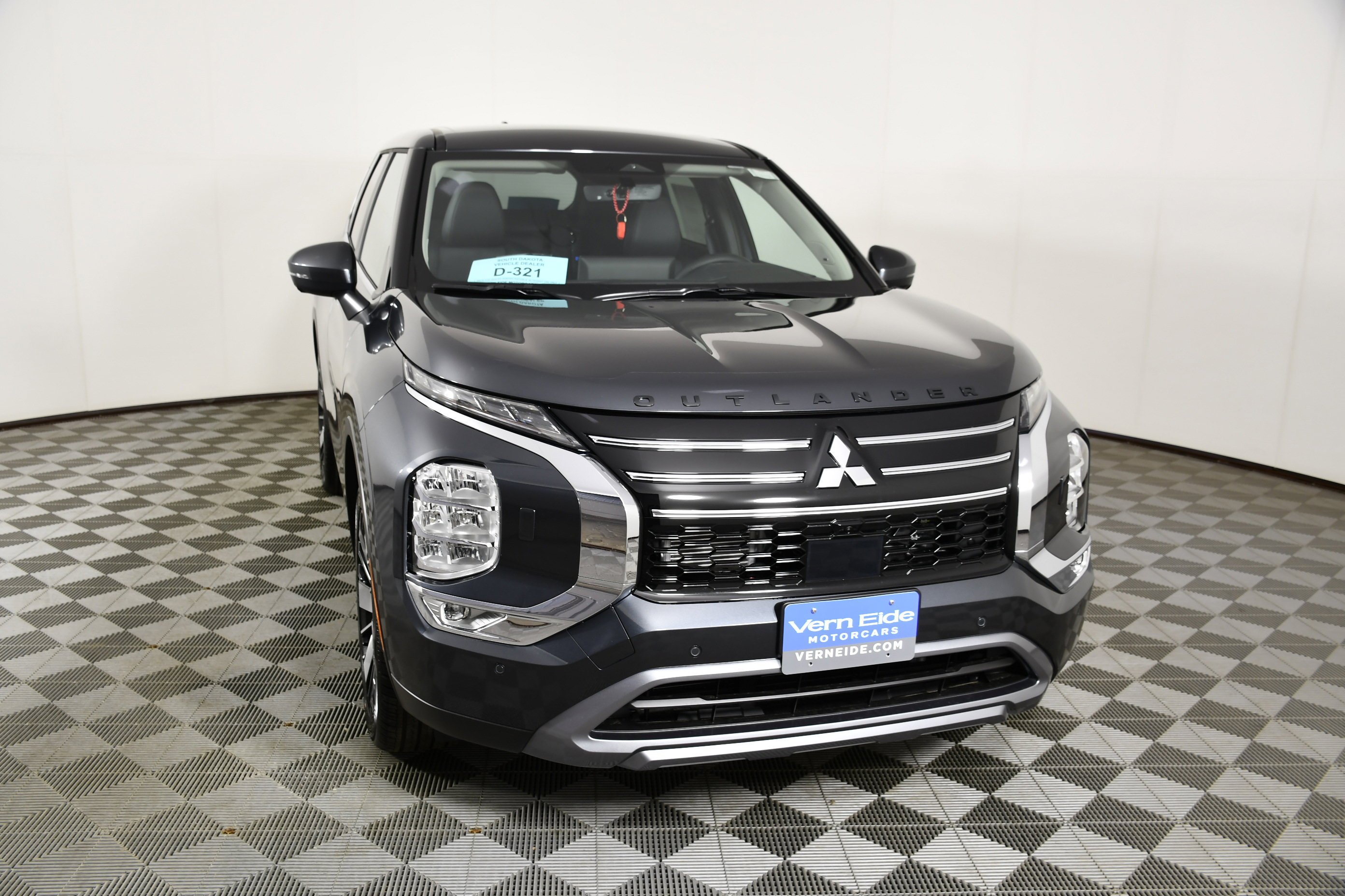 New 2026 Graphite Gray Mitsubishi SE image 3