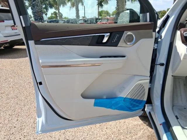 New 2026 Iridescent White Tricoat Buick Avenir image 14