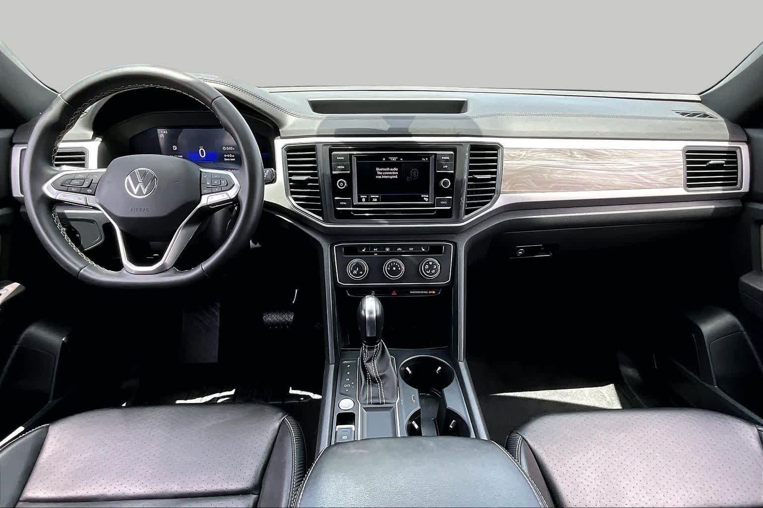 Used 2022 Deep Black Pearl Volkswagen 2.0T SE image 15
