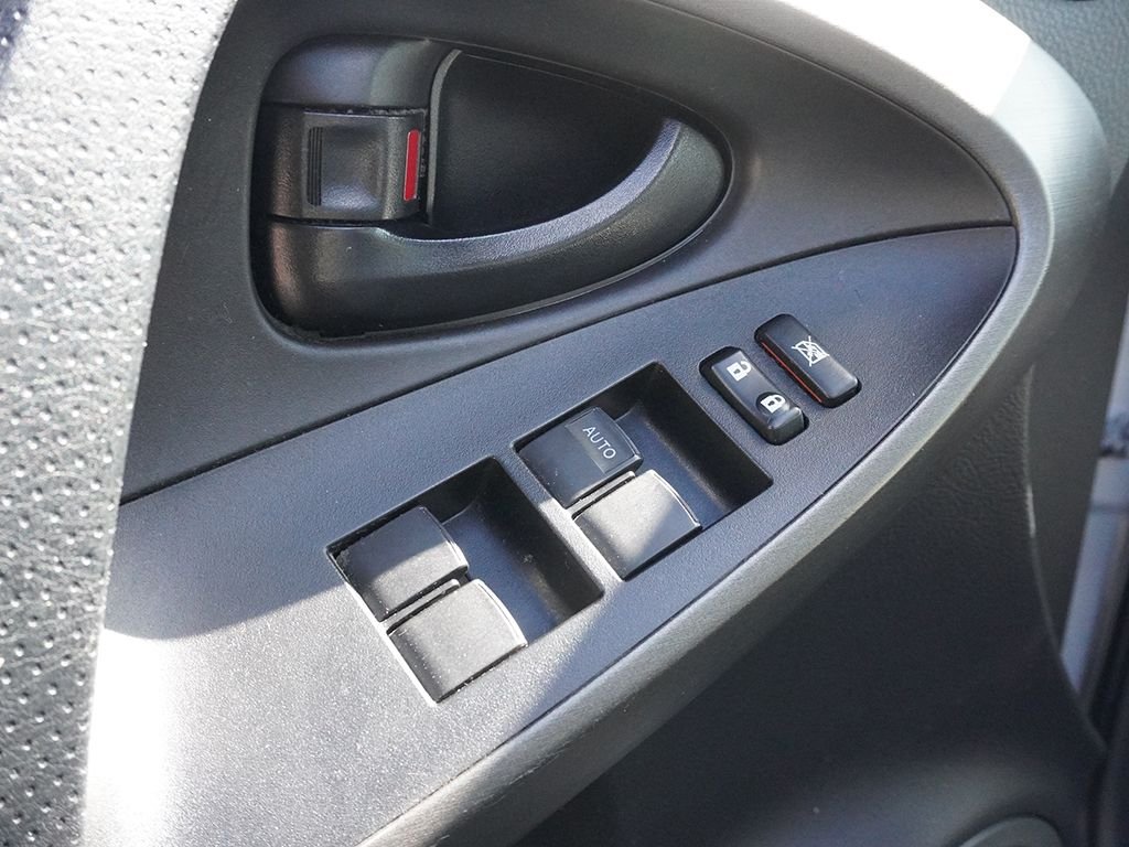 Used 2011 Silver Toyota Base image 33
