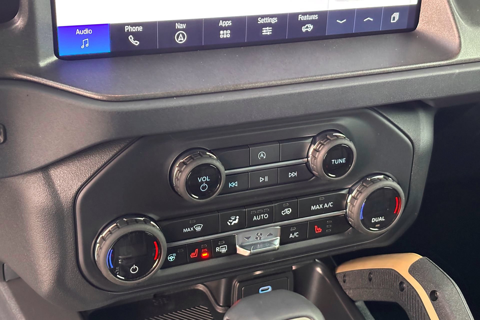 New 2025 Velocity Blue Metallic Ford Badlands image 15