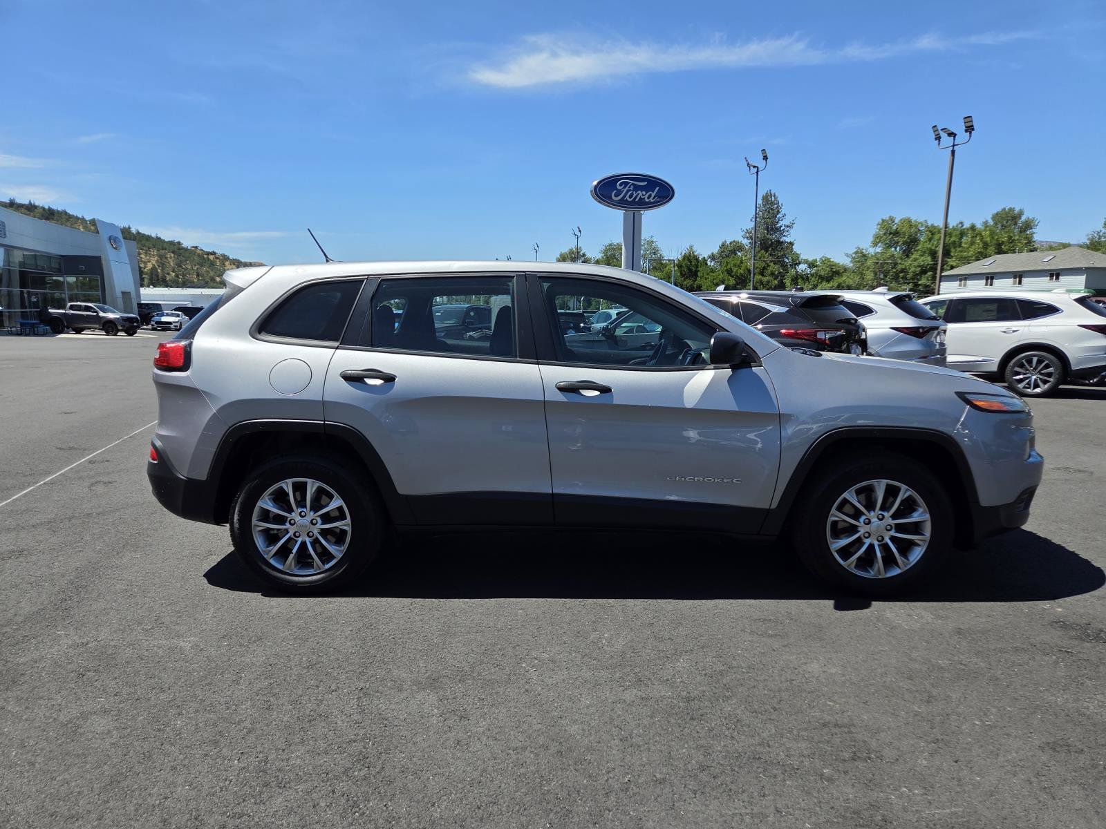 Used 2016 Billet Silver Metallic Clearcoat Jeep Sport image 4