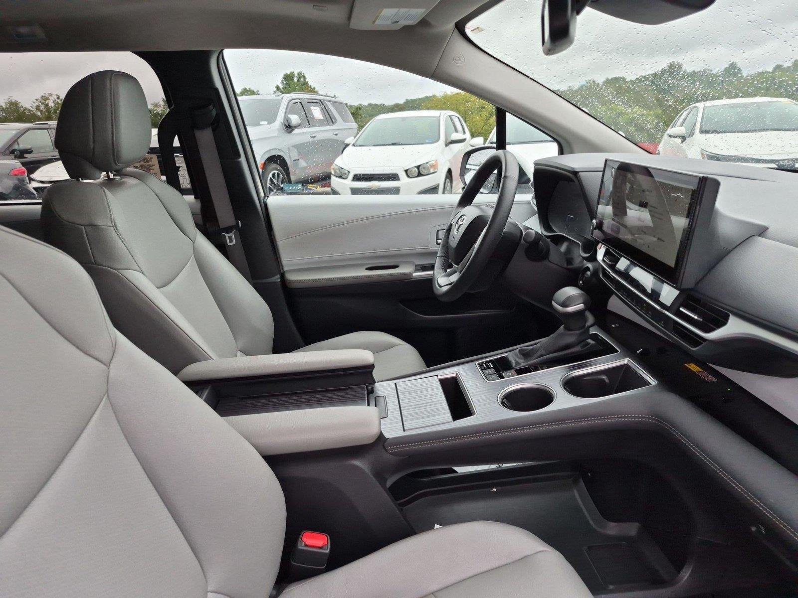 Used 2025 Wind Chill Pearl Toyota XLE image 38
