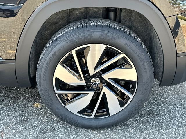 New 2026 Black Volkswagen 2.0T SE w/Technology image 21