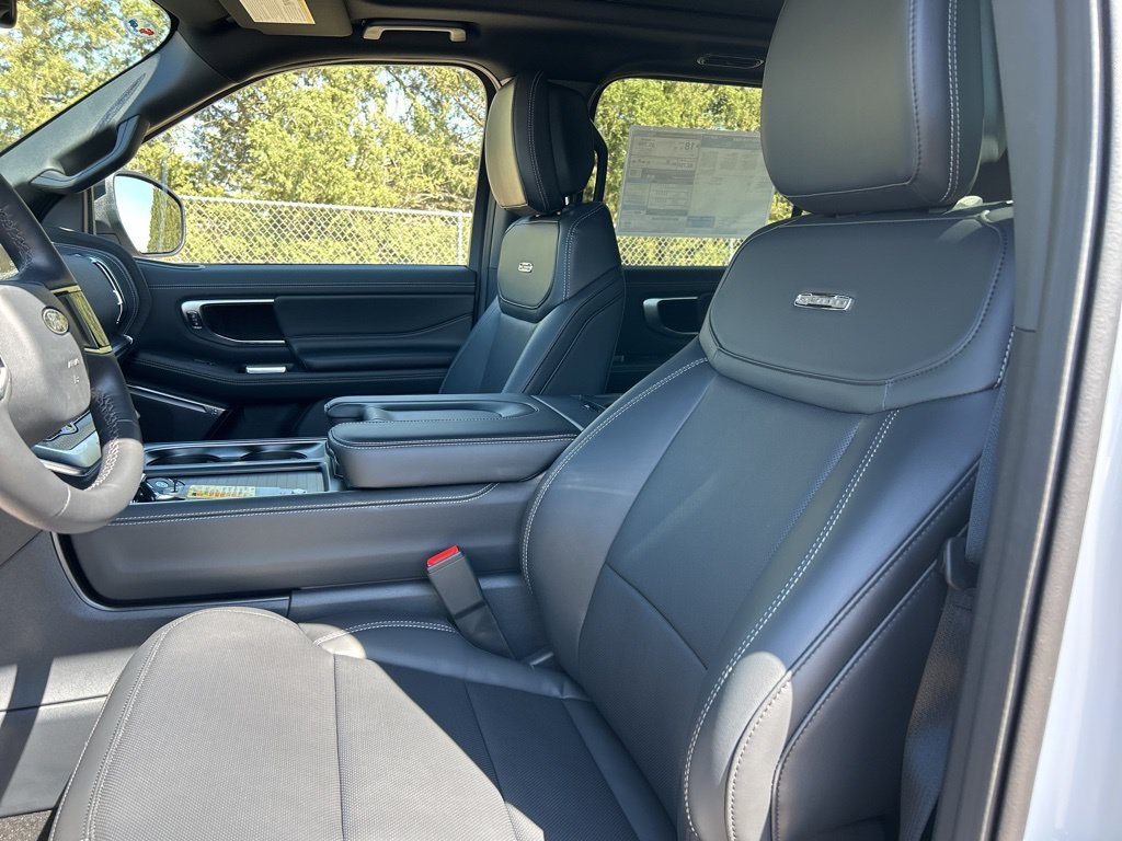 New 2026 Oxford White Ford Platinum image 13