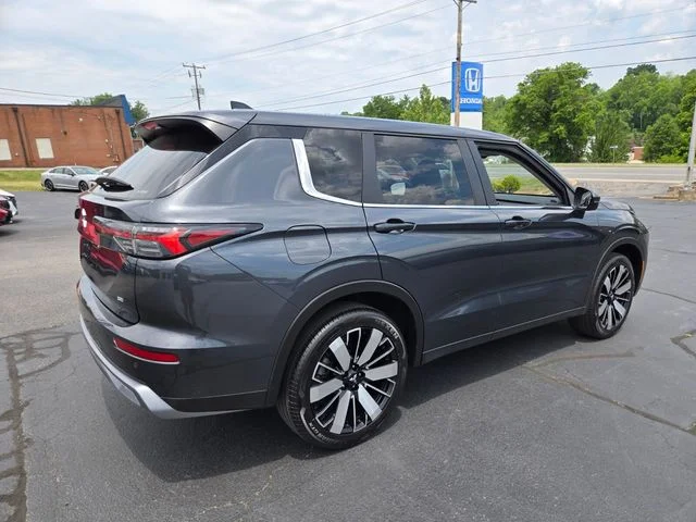 Used 2025 Gray Mitsubishi SE image 8