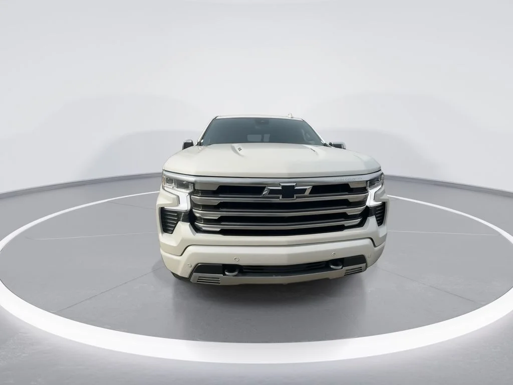 Used 2024 Beige Chevrolet High Country image 3