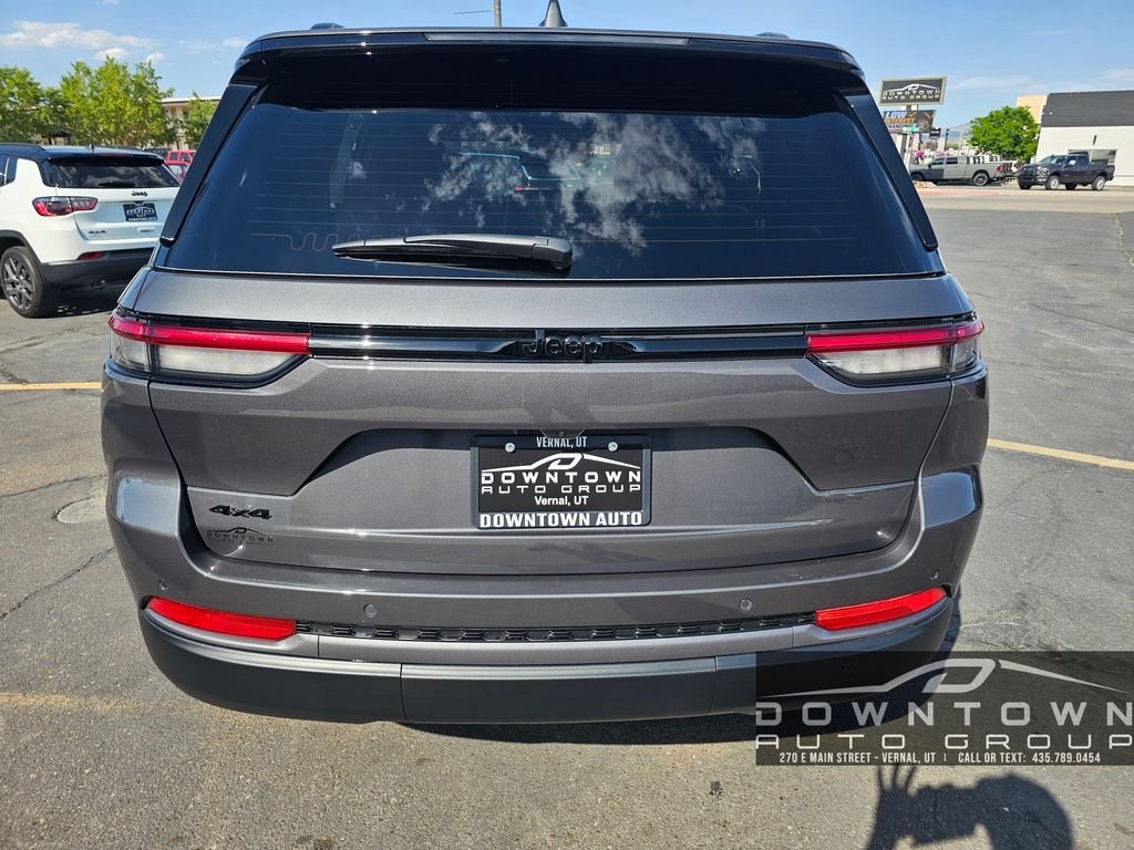 New 2026 Baltic Gray Metallic Clearcoat Jeep Altitude image 4