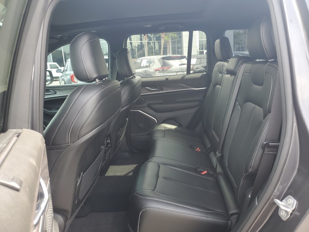 Used 2025 Gray Jeep Limited image 7