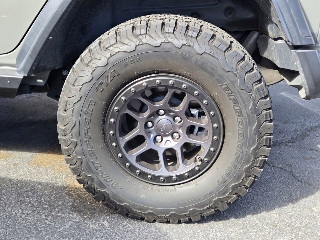 Used 2022 Sting-gray Clearc Jeep Unlimited High Tide image 3
