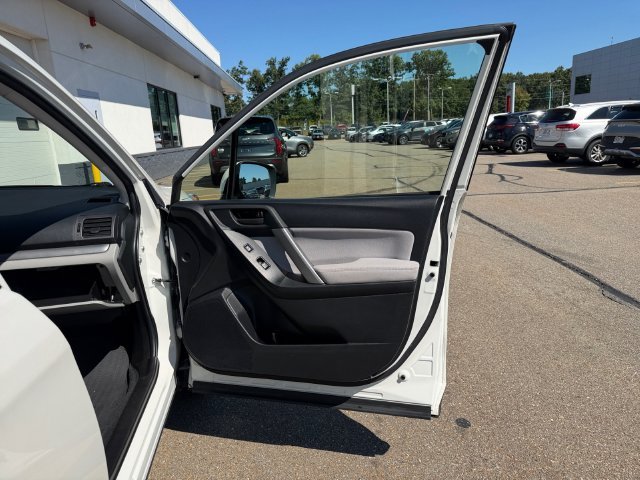 Used 2015 White Subaru 2.5i Premium image 33