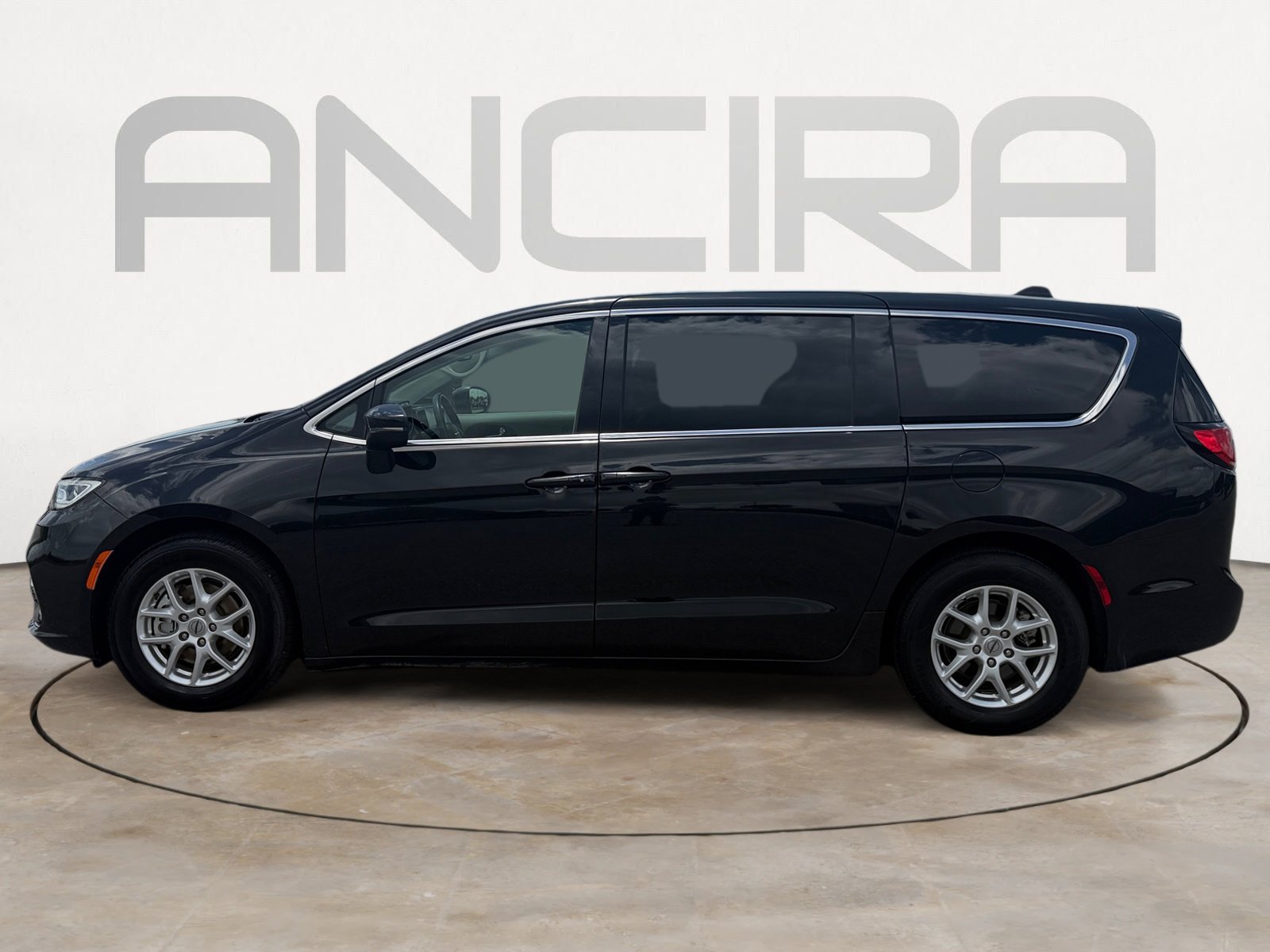 Used 2023 Brilliant Black Crystal Pearlcoat Chrysler Touring L image 7