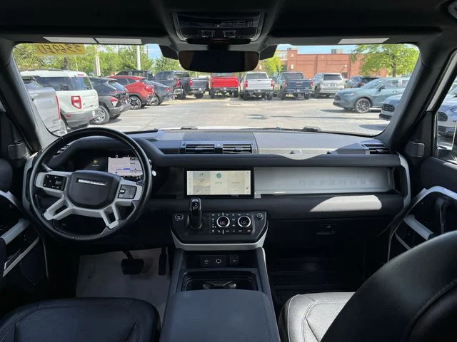 Used 2023 White Land Rover S image 11