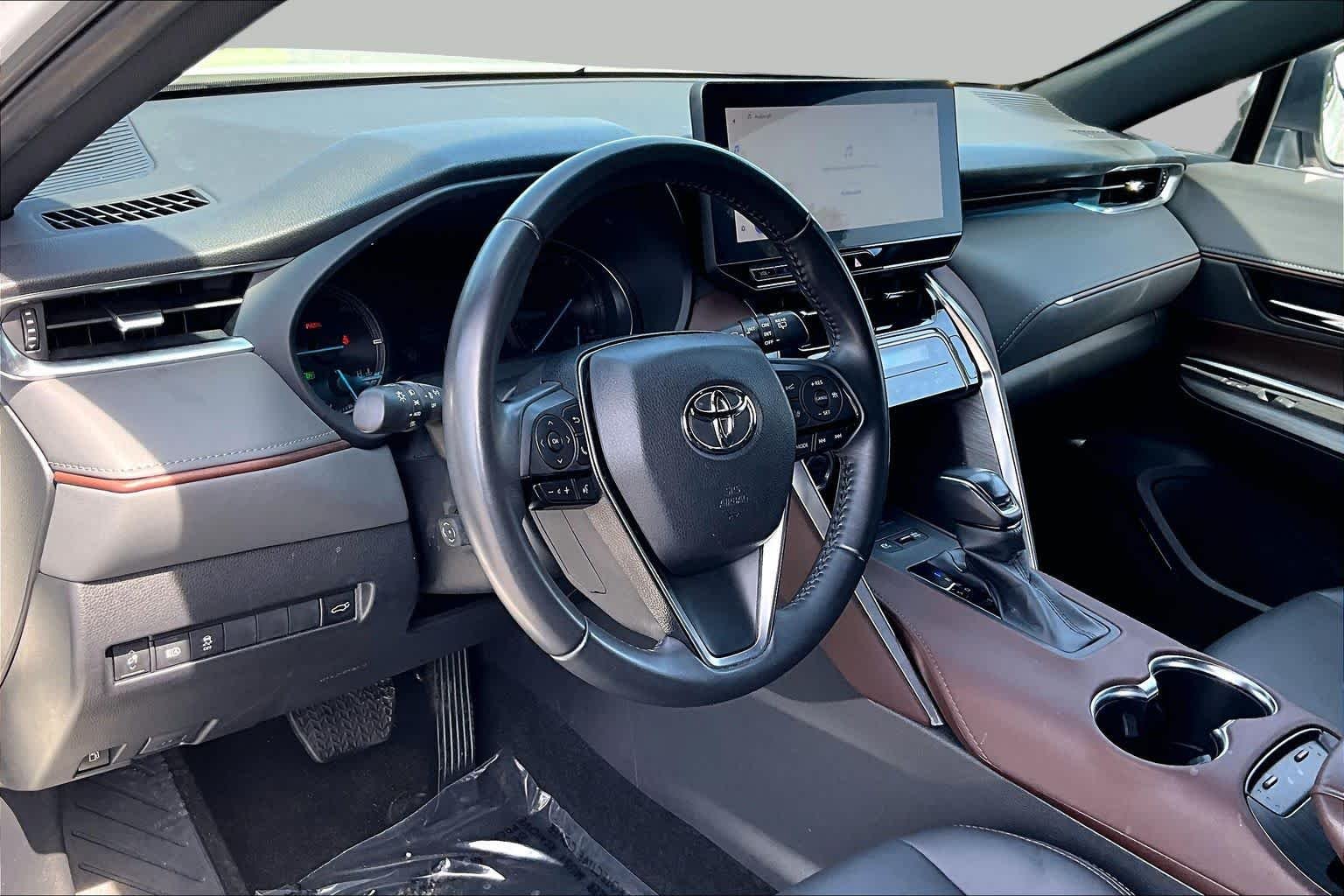 Used 2023 Wind Chill Pearl Toyota XLE image 17