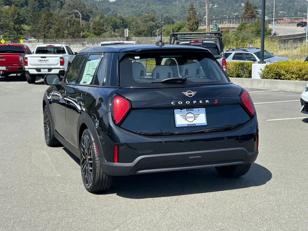 New 2026 Midnight Black II Metallic MINI Iconic image 3