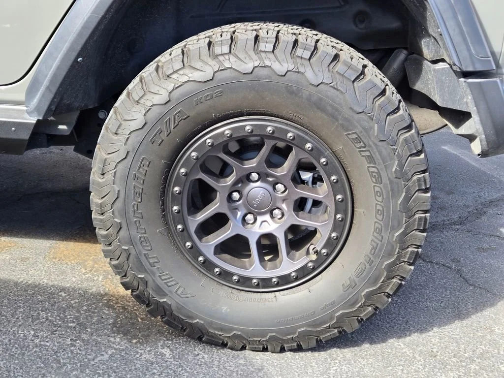 Used 2022 Sting-gray Clearc Jeep Unlimited High Tide image 3