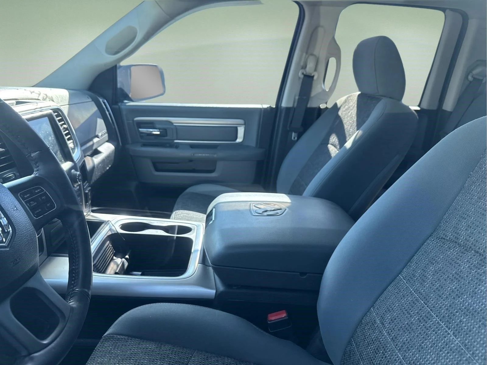 Used 2016  RAM TRUCKS SLT image 4