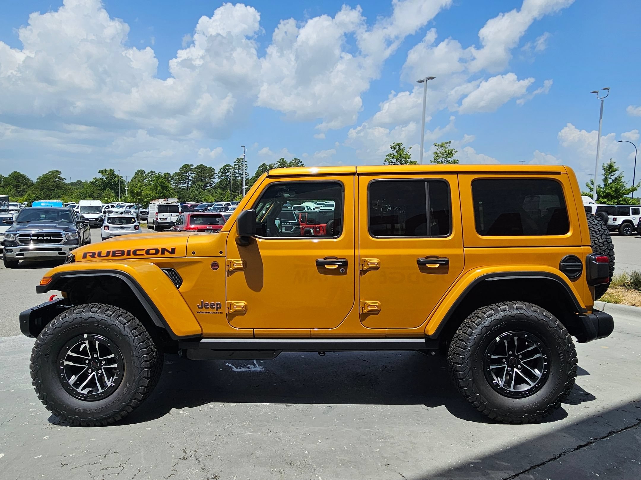 New 2026 Goldilocks Exterior Paint Jeep Rubicon X image 4