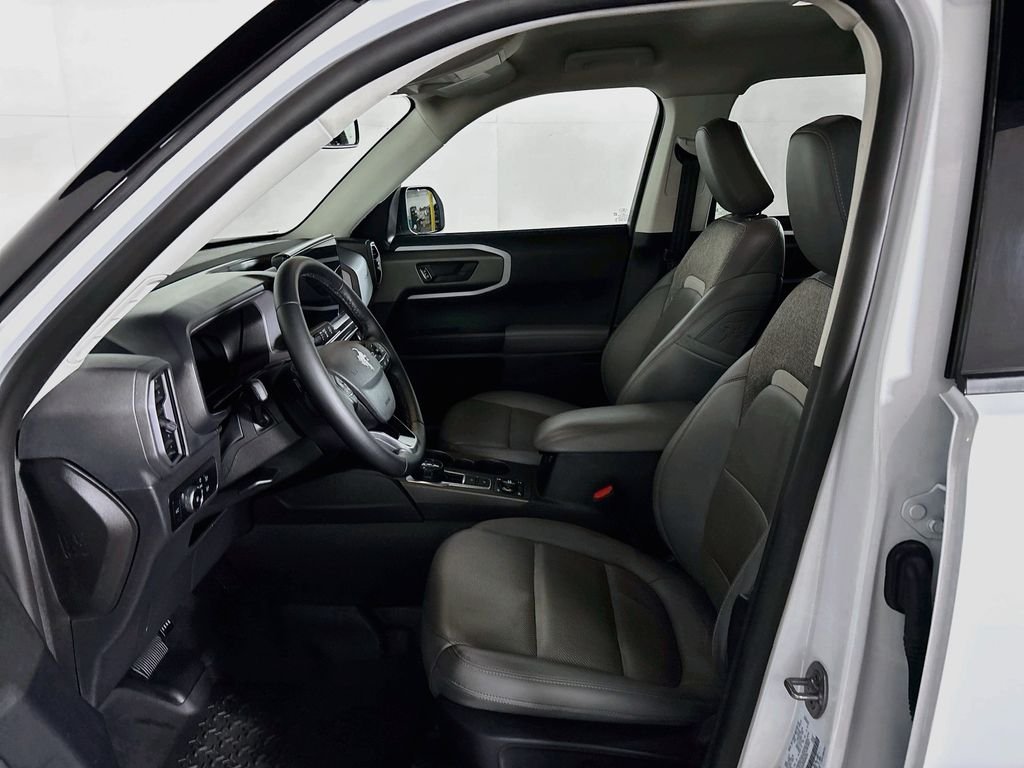 Used 2025 White Ford Badlands image 11