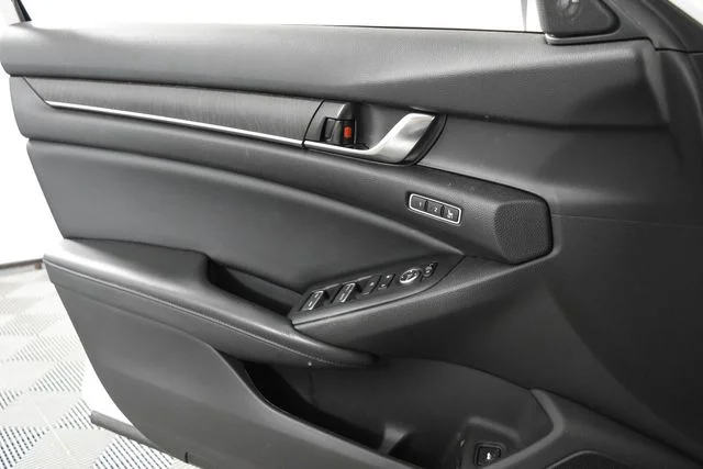 Used 2018  Honda EX-L image 27