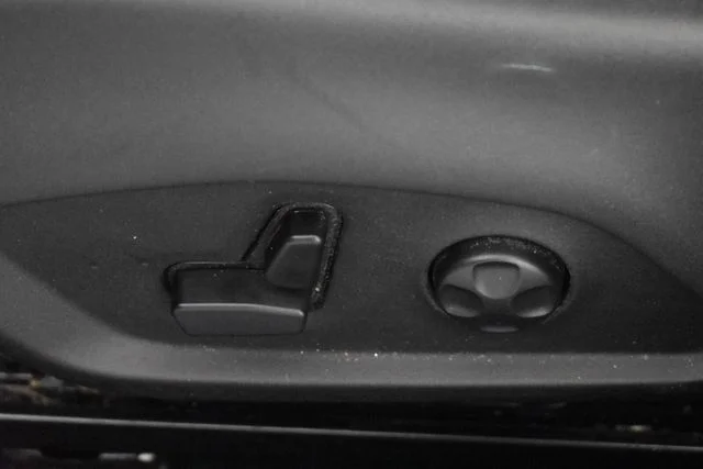Used 2018 Red Jeep Latitude image 23