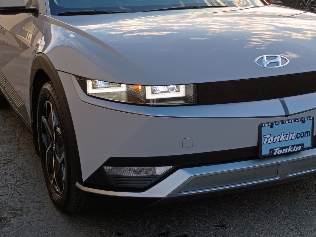 Used 2023 Cyber Gray Hyundai SE image 12