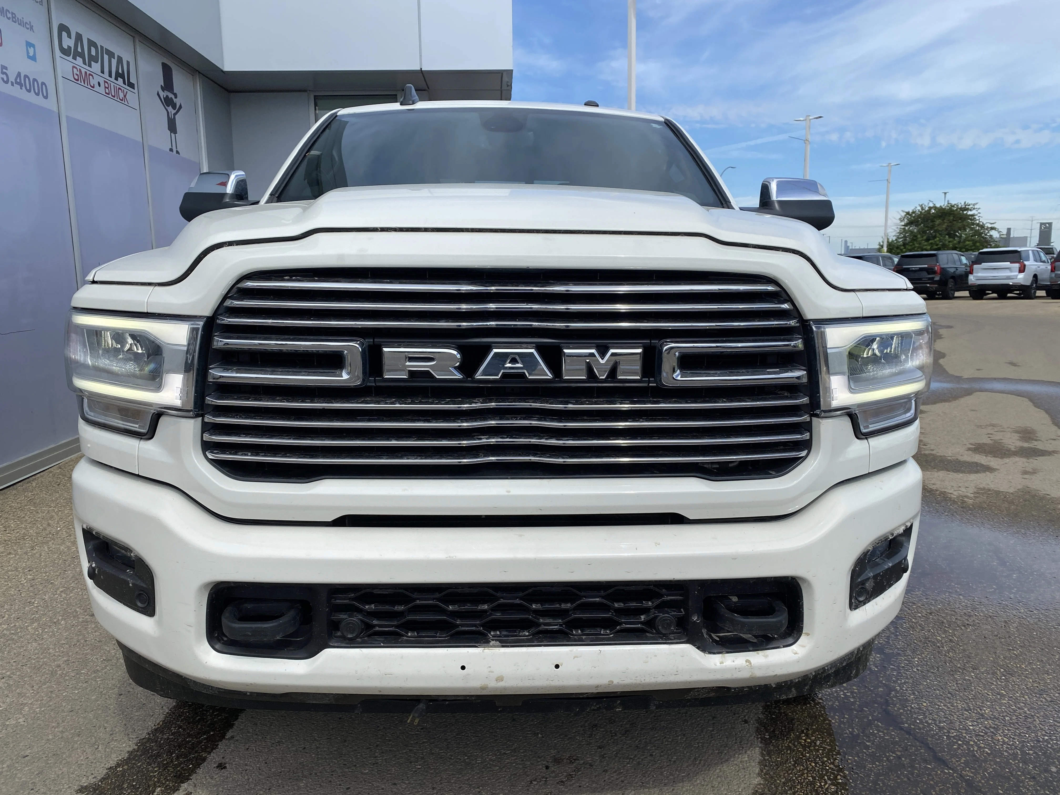 Used 2022 White Ram Laramie MEGA CAB * 12 DISPLAY * DIGITAL REARVIEW MIRROR * image 8