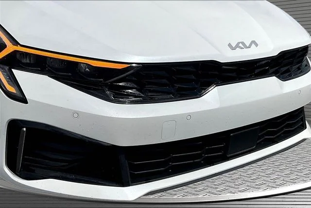 Certified Used 2025 White Kia LXS image 31