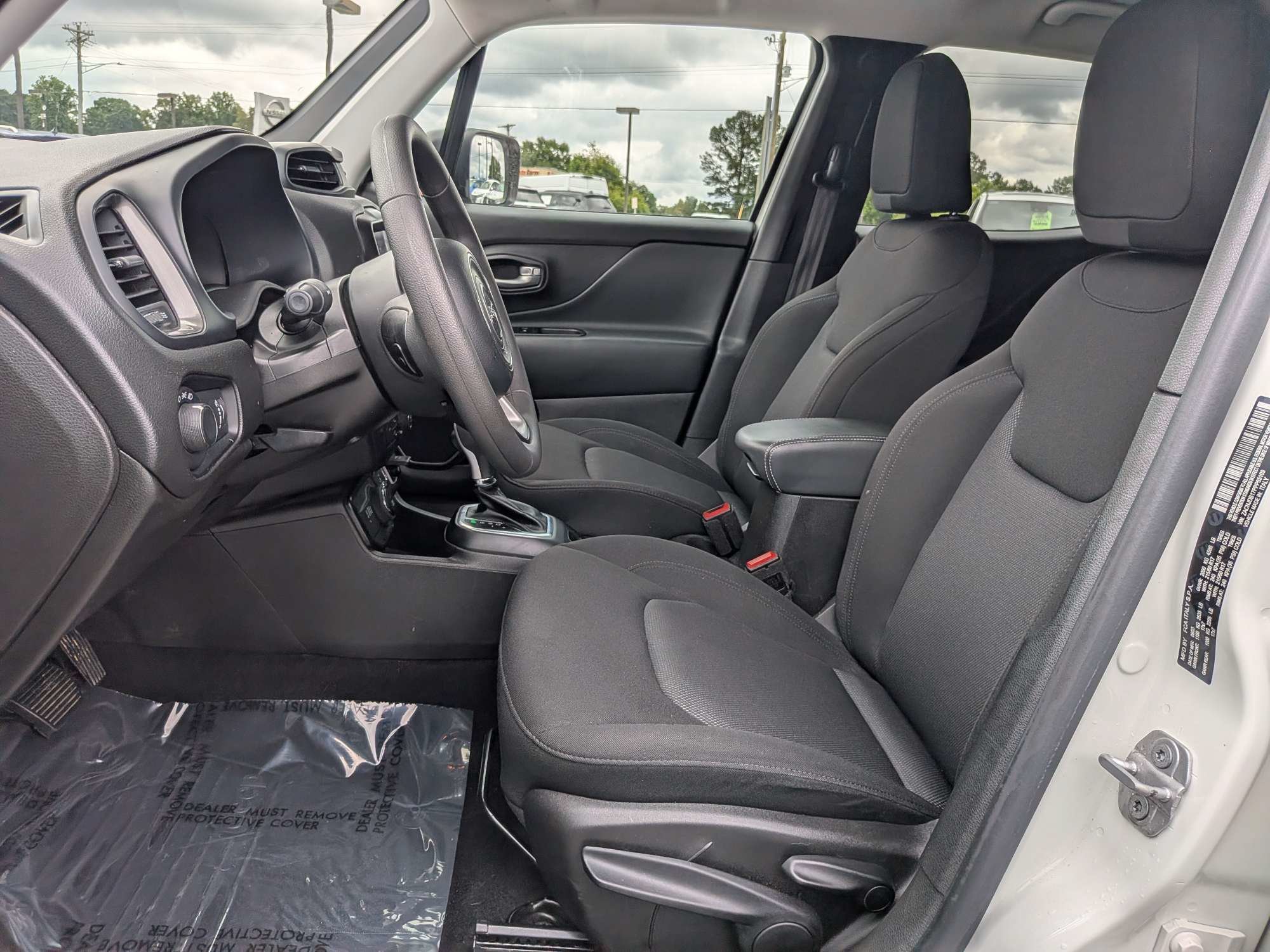 Used 2023 White Jeep Latitude image 18