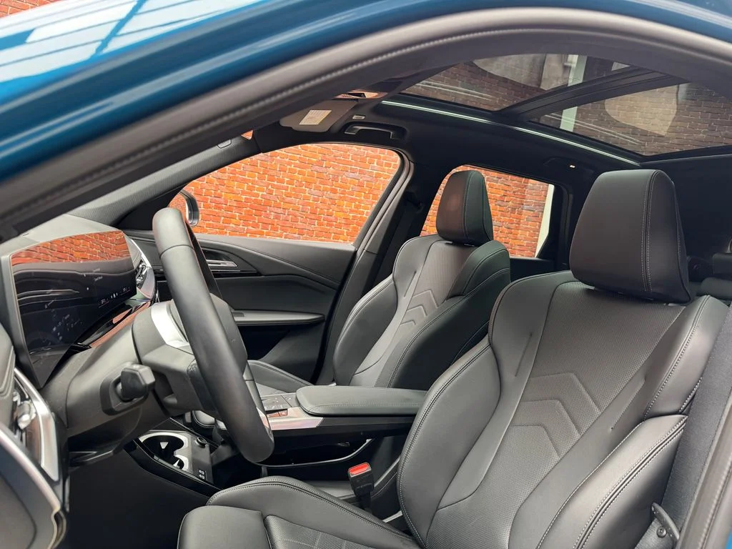 Used 2025 Blue BMW xDrive28i image 24